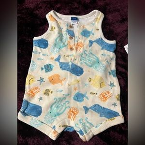 Old Navy, 3-6 months 23-27”/12-17 lbs. 60% cotton 40% polyester.